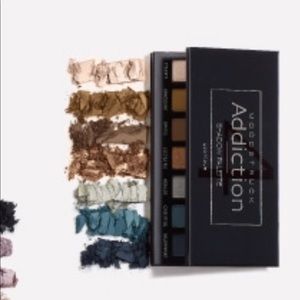 Brand new!Younique Moodstruck Addiction Palette 4
